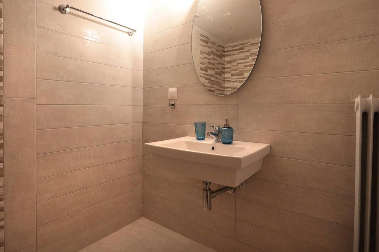 Pale Coloured Apt In Athens Historic Centre المظهر الخارجي الصورة