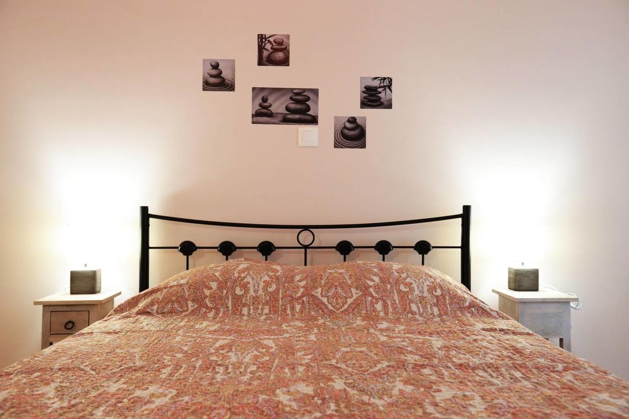 Pale Coloured Apt In Athens Historic Centre المظهر الخارجي الصورة